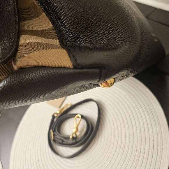 ✨ Burberry Black Leather & House Check 2-Way Shoulder/Crossbody Bag ✨ - Picture 14 of 15